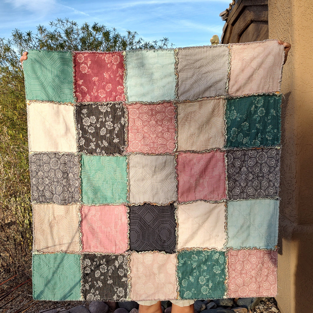 Cozy jacquard and flannel rag quilt